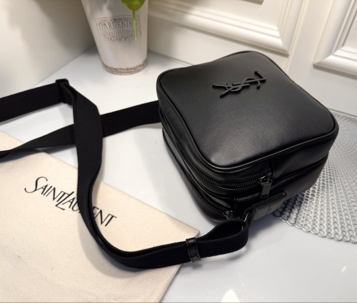 YS 생로랑 니키 지퍼업 카메라백 