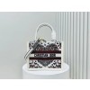 DO 디올 고급 자수 북 토트백 스몰 