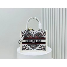 DO 디올 고급 자수 북 토트백 스몰 