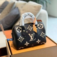 LV 루이비통 고급 반둘리에 20 