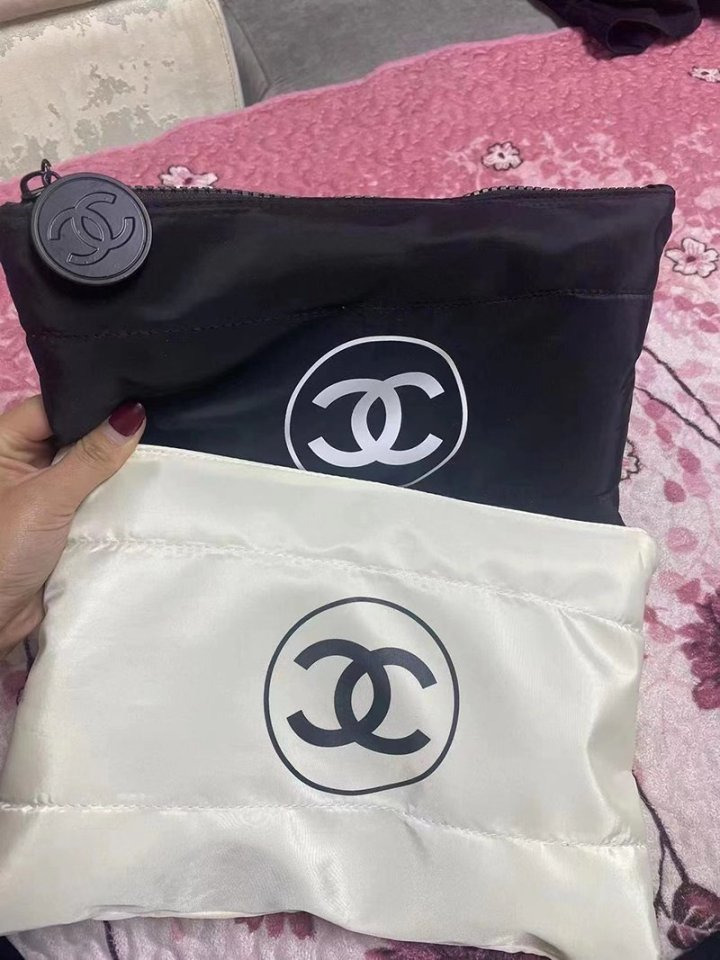 CN 샤넬 패딩 파우치  