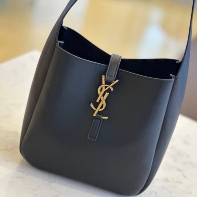YS 생로랑 르아 서플 스몰 버킷백  