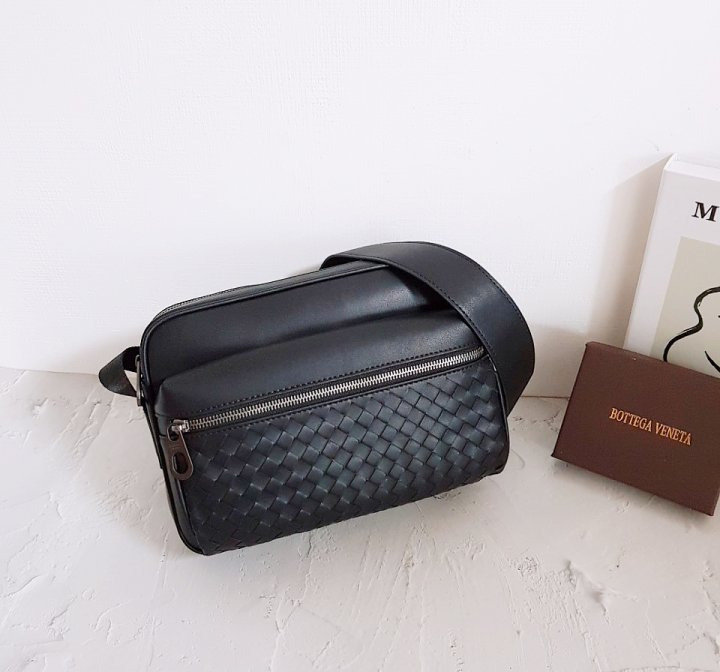 BT 보테가 카메라 크로스