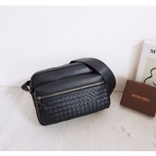 BT 보테가 카메라 크로스