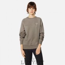 AMI 사선하트 절개 맨투맨