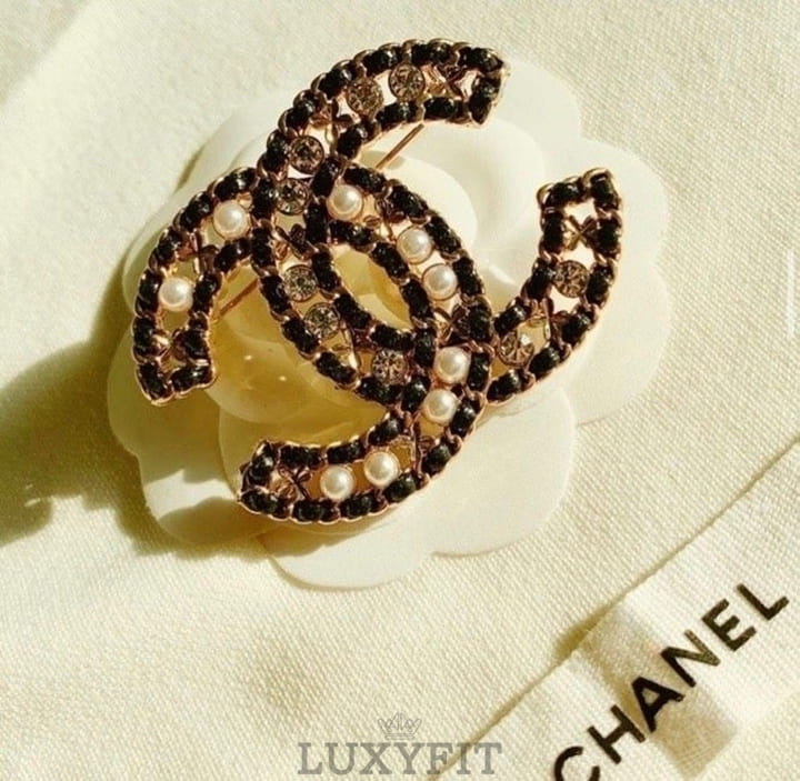 CN 샤넬 레더 브로치