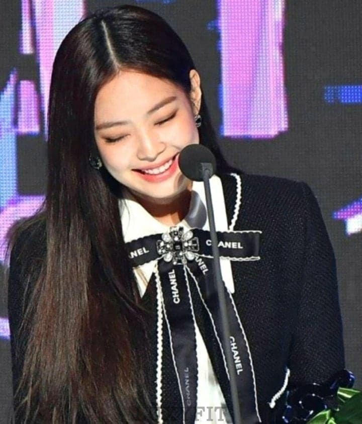 CN 샤넬 사각 블랙 브로치