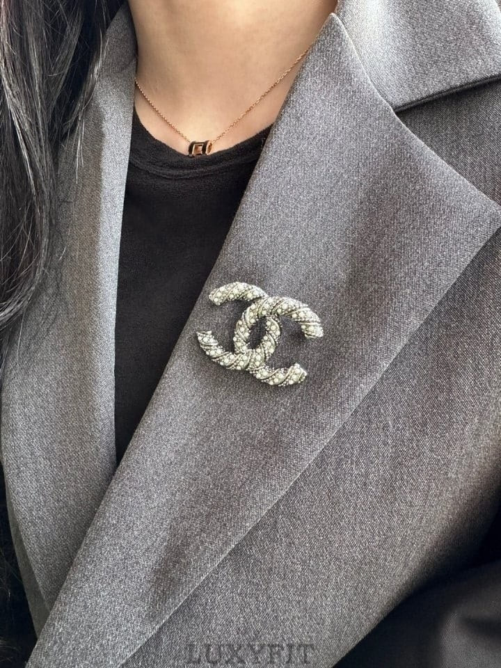 CN 샤넬 진주 꼬임 브로치