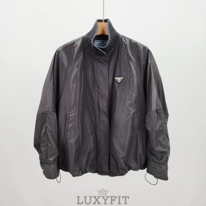 PD 프라다 니트 배색 점퍼