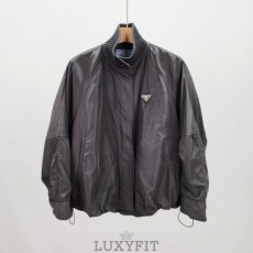 PD 프라다 니트 배색 점퍼