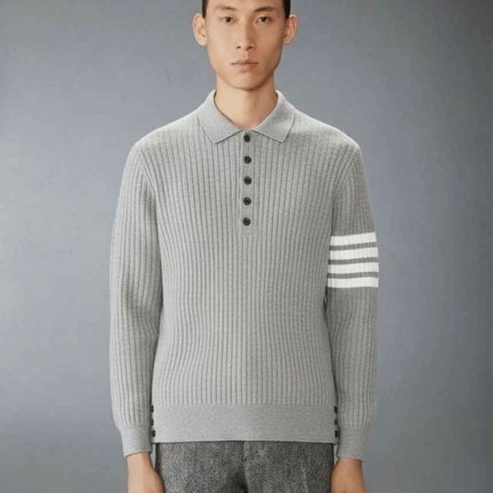 TB 톰브라운 사선 케이블 카라 니트