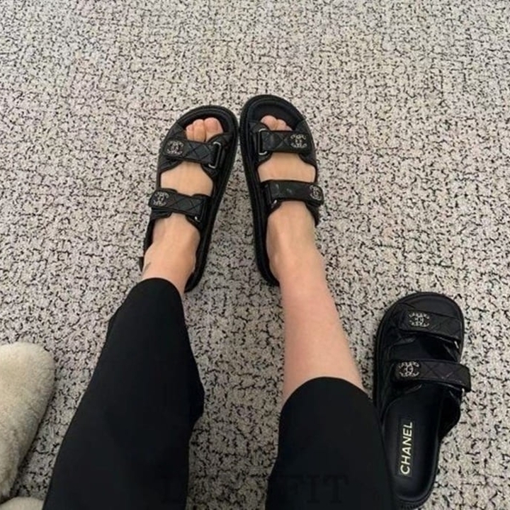 CN 샤넬 벨크로 뮬 슬리퍼