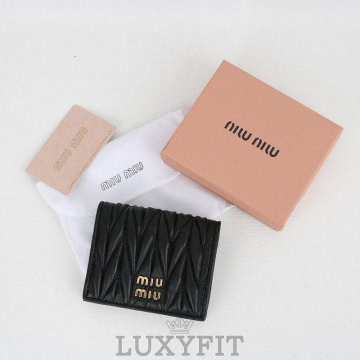 MU 미우미우 6038 마테라쎄 반지갑