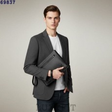 LV 루이비통 M69837 테이크오프 파우치백