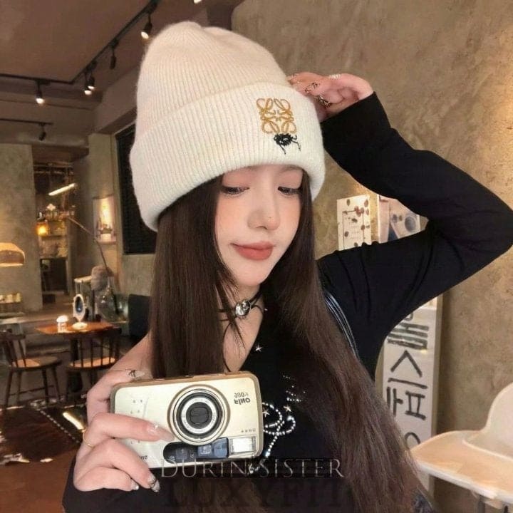 LW 로에베 골드 자수 비니모자