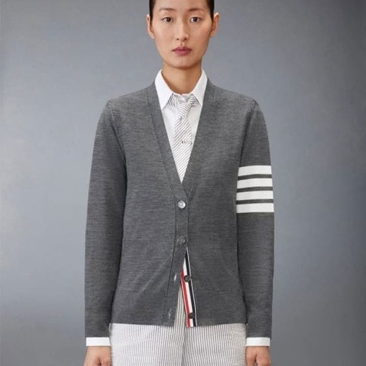 TB [여성] 톰브라운 사선완장 클래식 브이넥 가디건