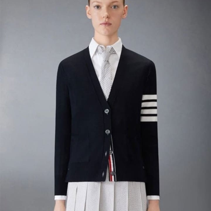 TB [여성] 톰브라운 사선완장 클래식 브이넥 가디건