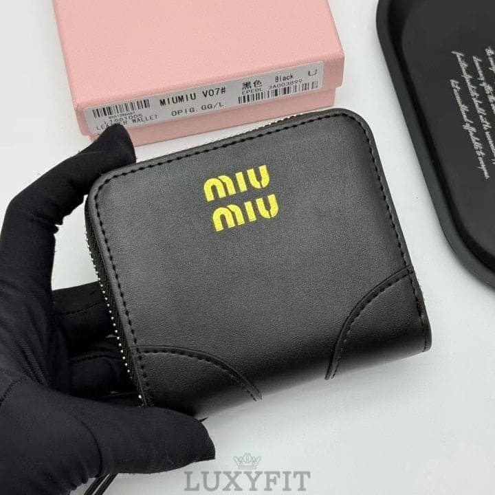 MU 미우미우 가죽 2단 반지갑