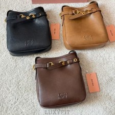 MU 미우미우 나파 가죽 파우치