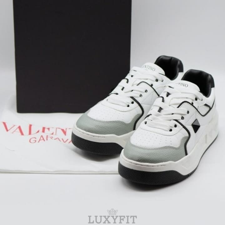 VT 발렌티노 원스터드 레더 스니커즈