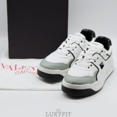 VT 발렌티노 원스터드 레더 스니커즈