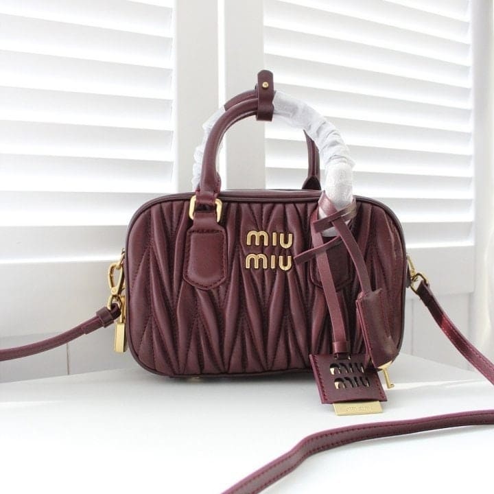 MU 미우미우 아르카디 마테라세 토트백 버건디 [고급]