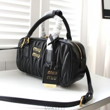 MU 미우미우 아르카디 마테라쎄 토트백 직사각 검정 [고급]