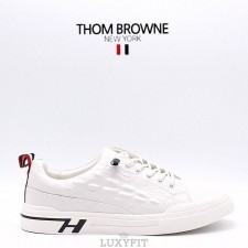 TB 톰브라운 남성 스니커즈입니다