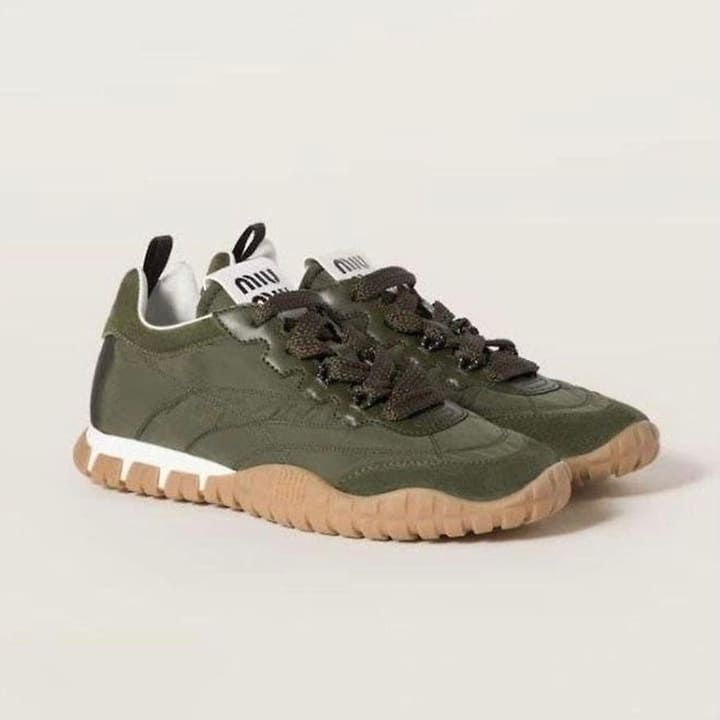 MU 미우미우 수입 타이어 기능성 소재 및 스웨이드 여성 스니커즈 -카키-