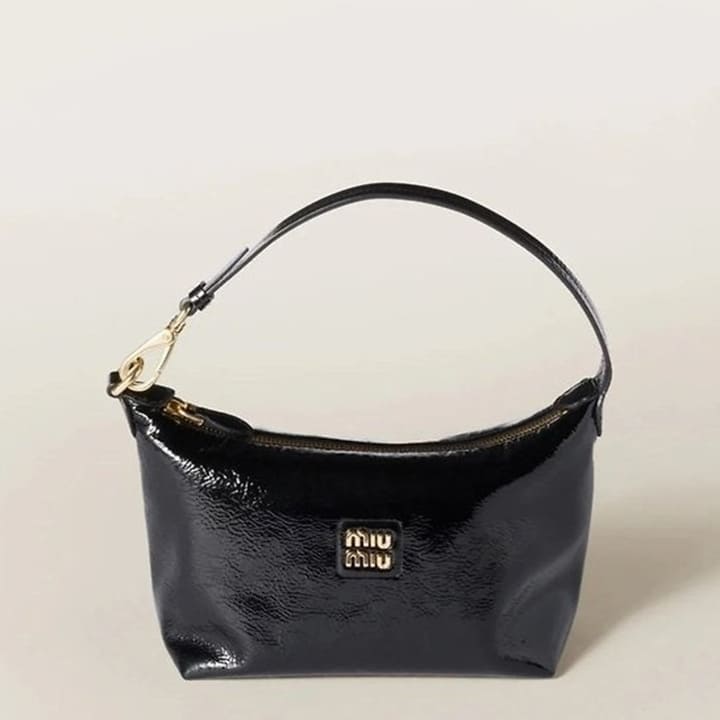 MU 미우미우 나플락 페이턴트 가죽 파우치