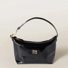 MU 미우미우 나플락 페이턴트 가죽 파우치