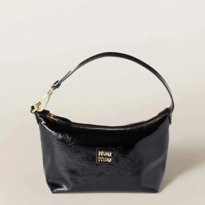 MU 미우미우 나플락 페이턴트 가죽 파우치