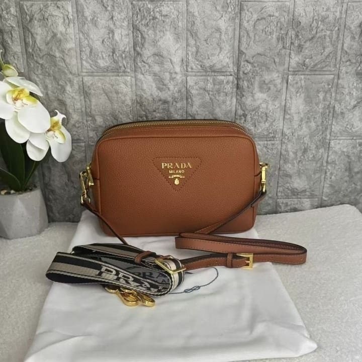 PD 프라다 비텔로 다이노 레더 숄더백