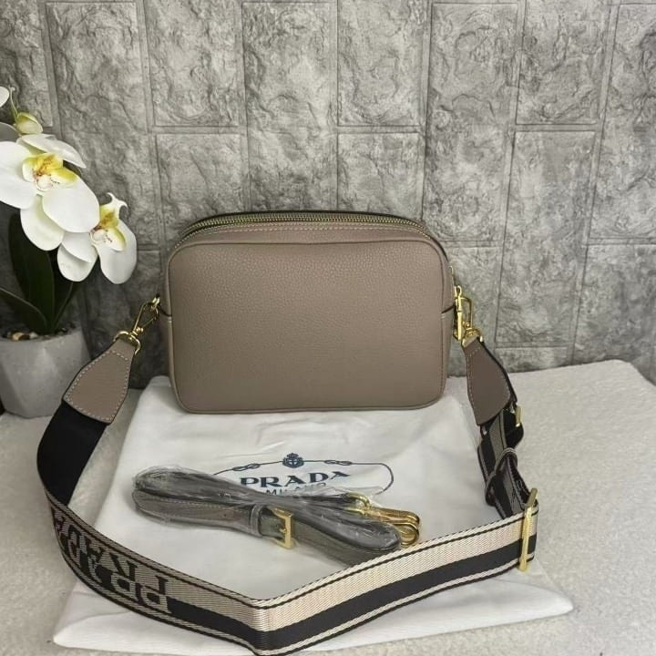 PD 프라다 비텔로 다이노 레더 숄더백