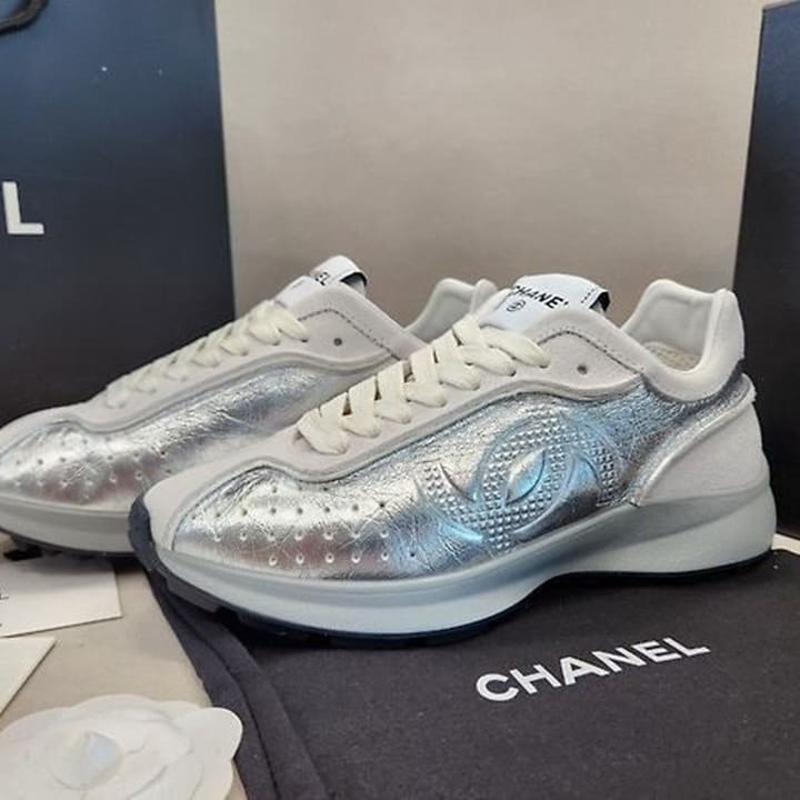 CN 샤넬 카프스킨 크루즈 스니커즈