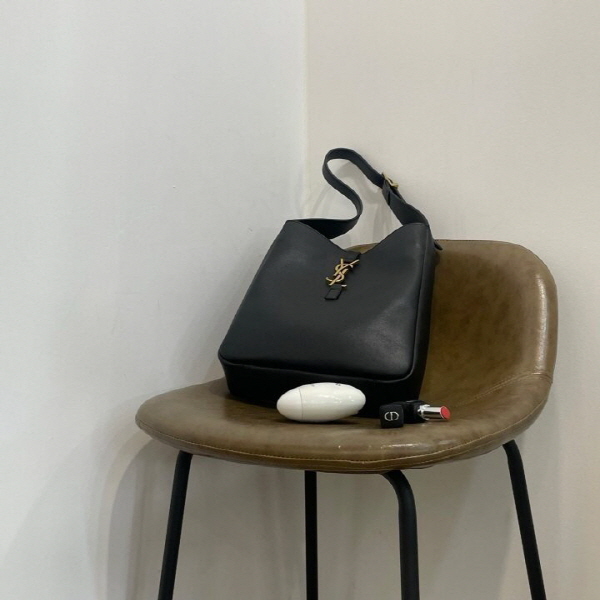 (국내) YS 생 로랑 탑핸들 도트백
